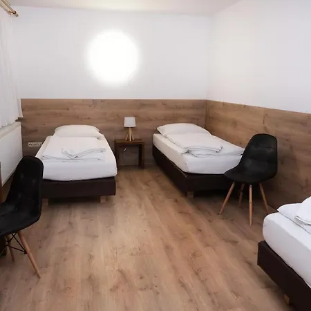 Hotel Forest Monteurzimmer & Fewo Fuer Firmen & Gruppen