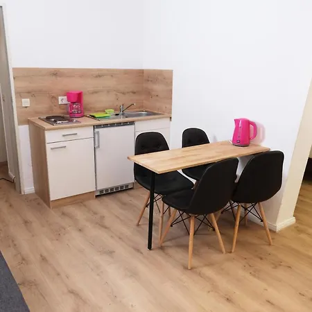 Hotel Forest Monteurzimmer & Fewo Fuer Firmen & Gruppen