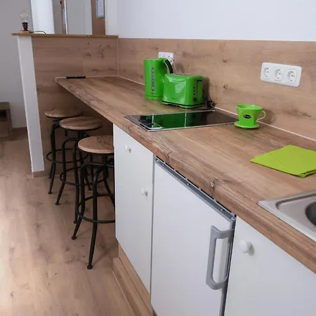 Forest Monteurzimmer & Fewo Fuer Firmen & Gruppen *