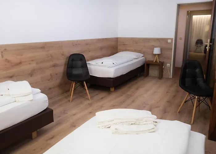 Hotel Forest Fuer Firmen & Gruppen Отель *